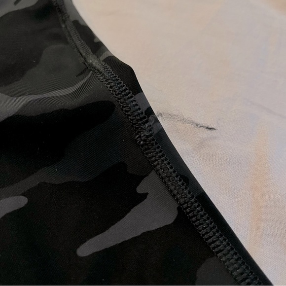 ✨SOLD✨ Athleta Ultimate 7/8 Tight Camo Leggings - Picture 13 of 13